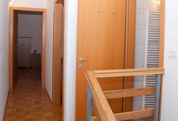 APARTMAJI ROMBON KLAVDIJ, BOVEC