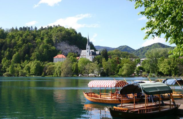 GOSTIŠČE S PRENOČIŠČI PRI DVEH PETELINIH, BLED