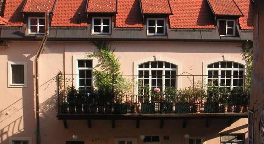 B&B ODDAJANJE SOB, PETRA VARL, LJUBLJANA