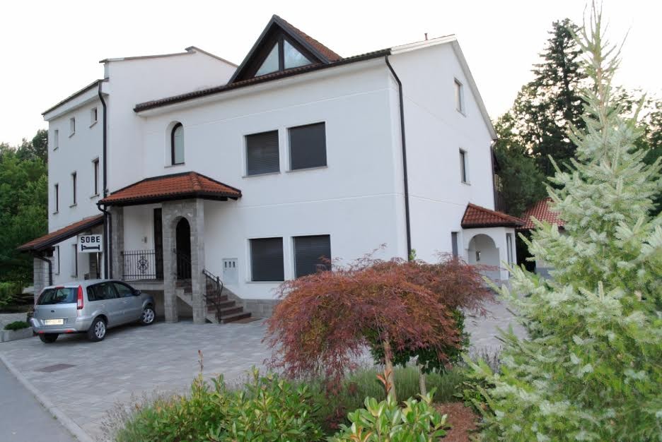 APARTMAJI SOBE TREBEC, ILIRSKA BISTRICA